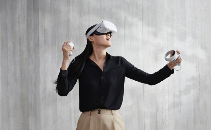 Joueur avec casque de réalité virtuelle